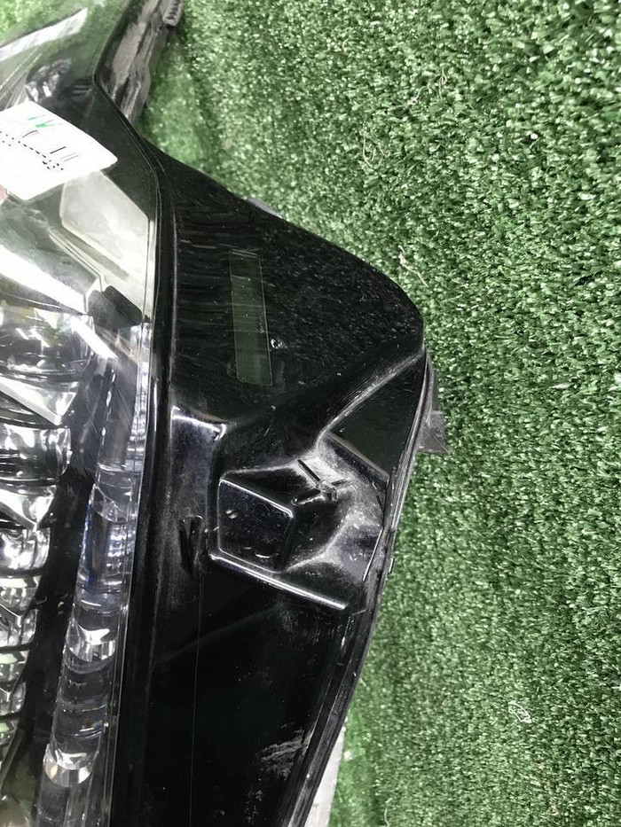 Битая Фара правая Cadillac Escalade 4 (14-20) LED
