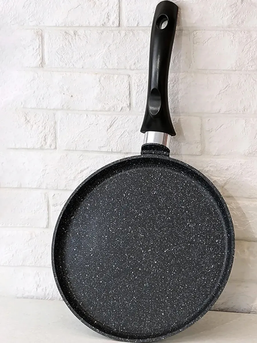 Сковорода блинная KUKMARA АП Granit (Black) 200мм с ручкой. арт. сбггч200а