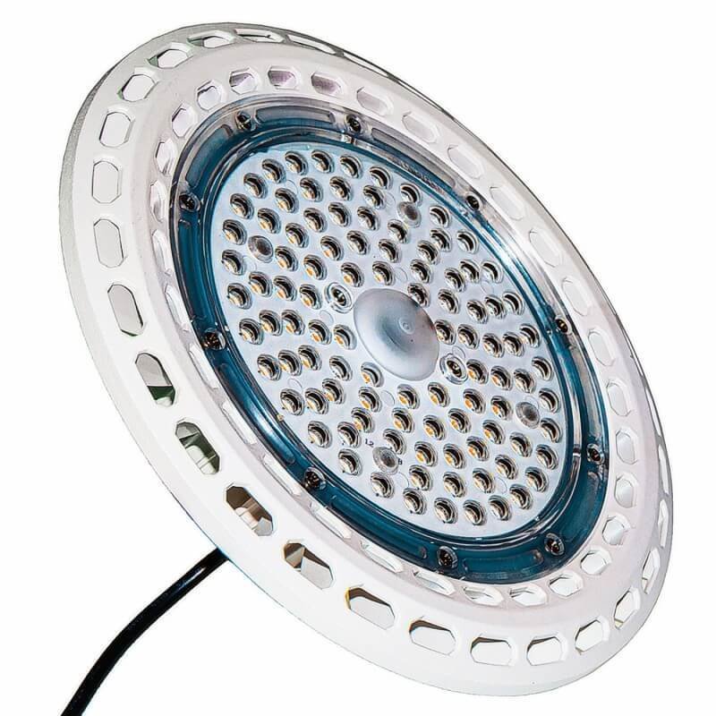 Фитолампа ufo smd 50w биколор комфорт, вид под углом с множеством светодиодов и перфорацией корпуса