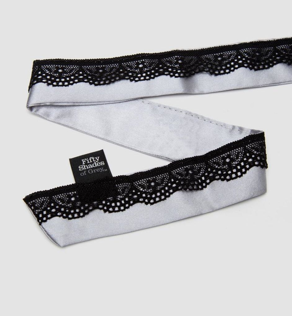 Атласный ошейник с зажимами для сосков Play Nice (Цвет: серебристый с черным)