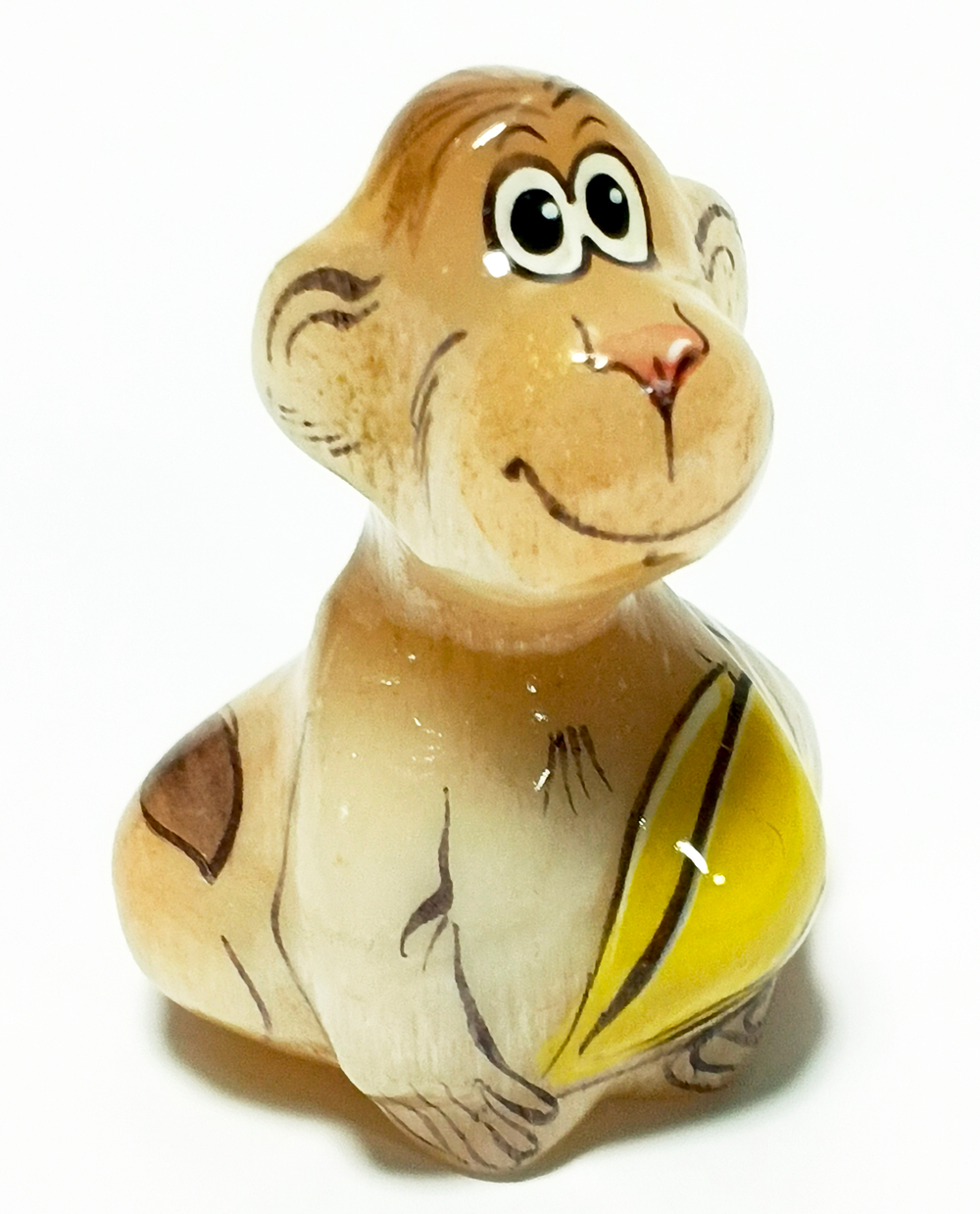 Фигурка " обезьяна с бананом " из селенита.