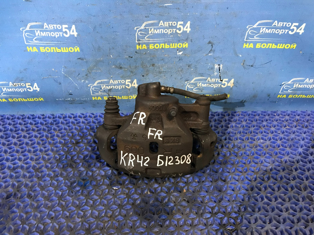 Суппорт тормозной передний правый TOYOTA TOWNACE NOAH 1996-2007