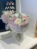 Сборный букет из роз, хризантем  и нежной маттиолы в оформлении