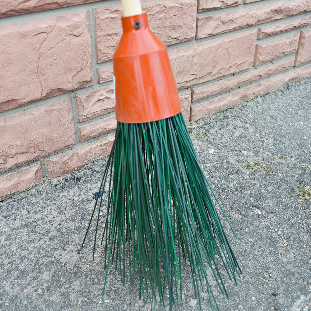 Метла круглая "Краса" с деревянным черенком