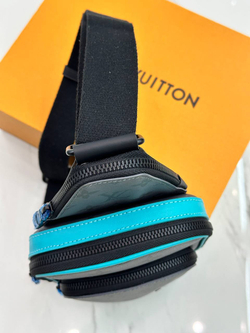 Сумка-слинг Louis Vuitton