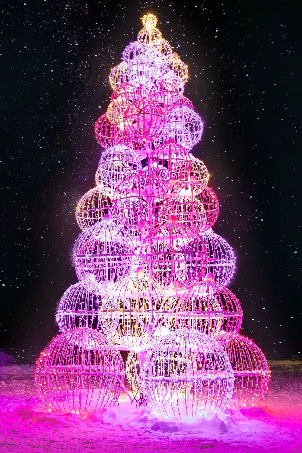 светодиодная конструкция из шаров светящихся