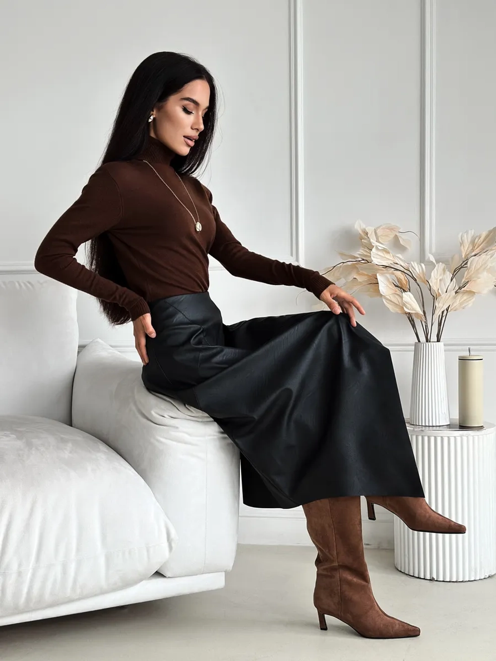 Юбка кожаная трапеция миди