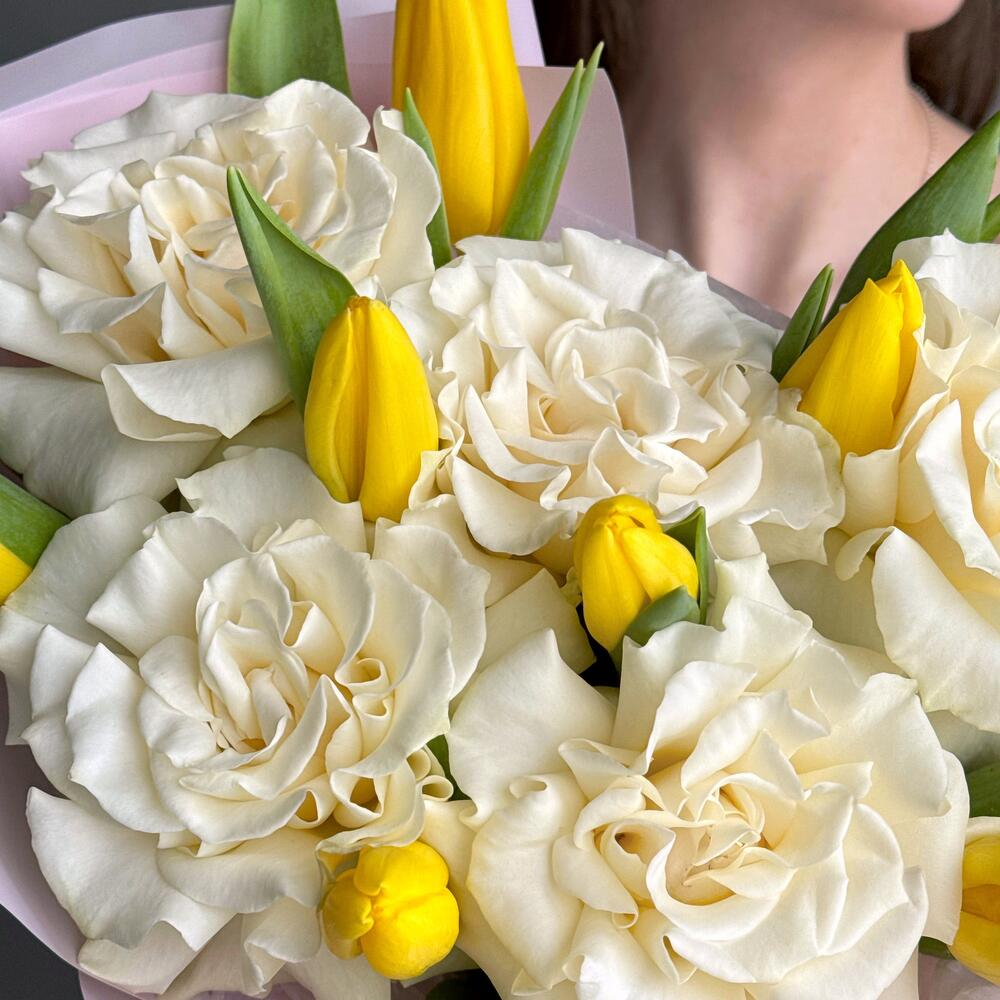 Французские розы и тюльпаны красивый букет