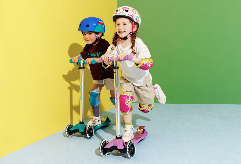 Самокат Maxi Micro Deluxe Glow (светящийся) LED зеленый мармелад