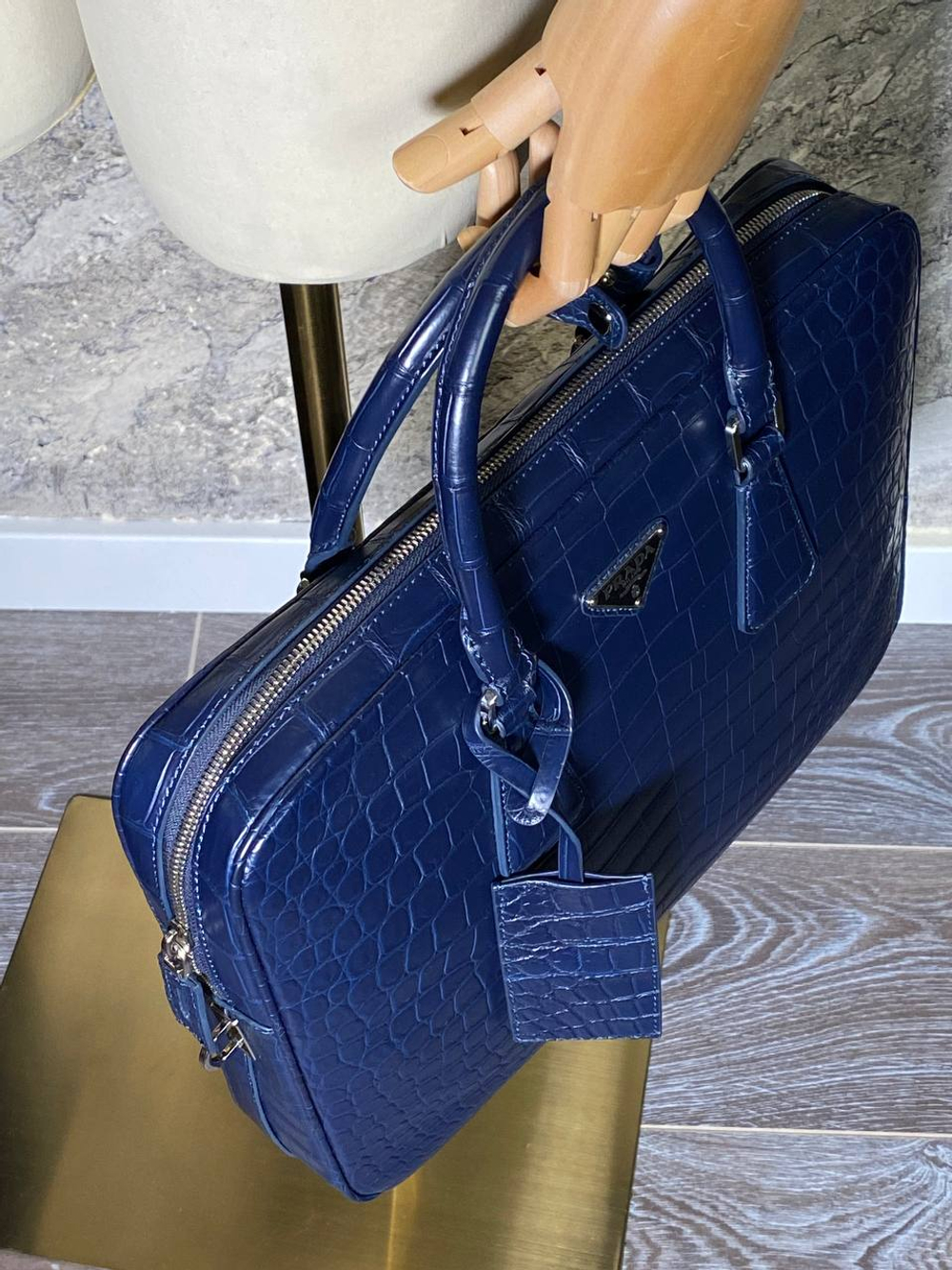 Портфель из кожи крокодила Prada
