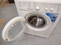 Стиральная машина Indesit IWUC 4105 3.5 кг б/у