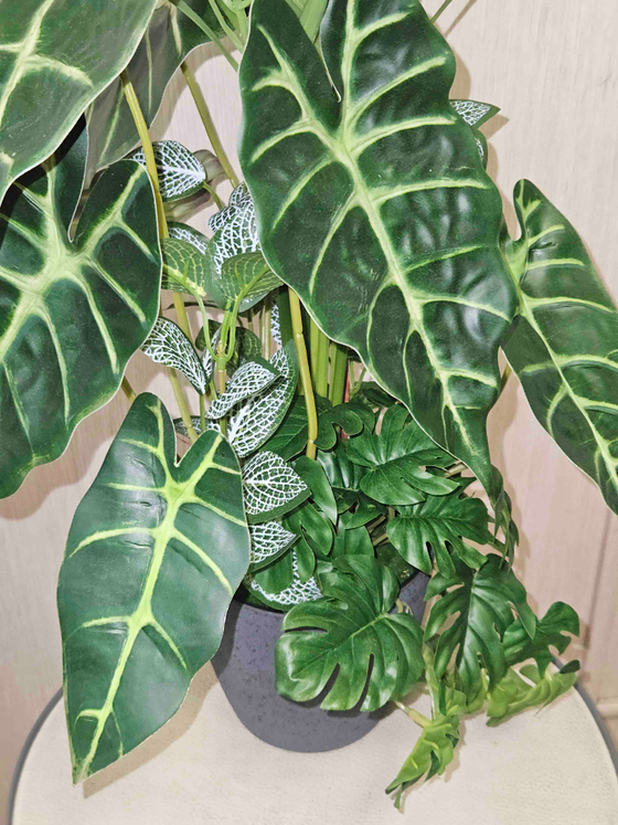 Искусственная пальма с зеленью 70см в кашпо