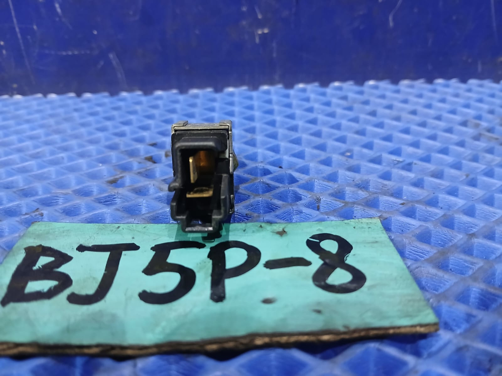 Датчик педали тормоза MAZDA FAMILIA 2003