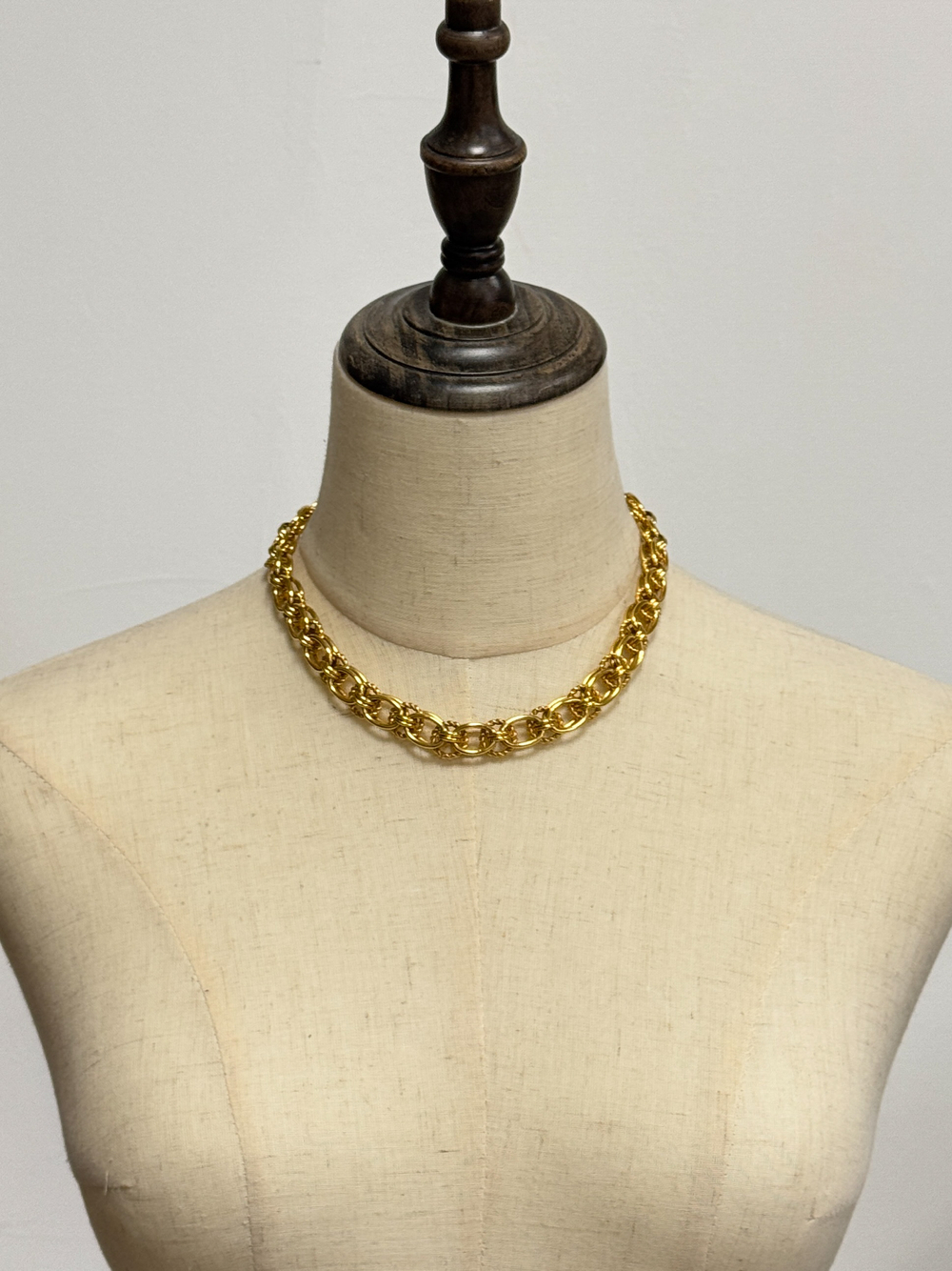 Цепь Anne Klein
