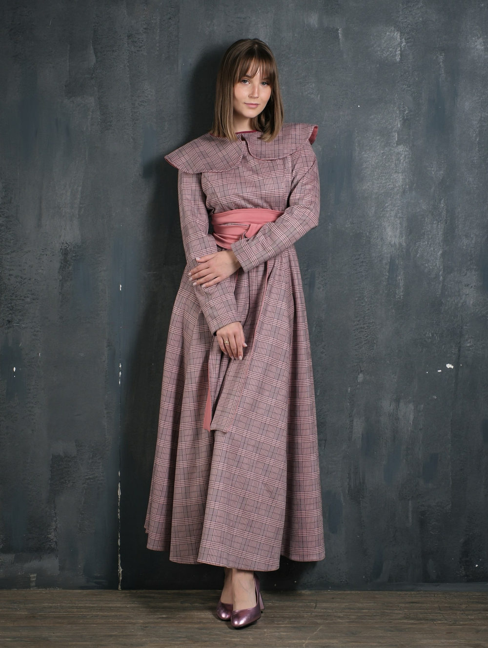 Платье с кушаком /персик клетка