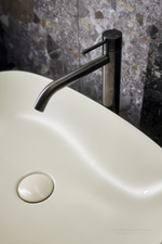 Смеситель для раковины Gessi316 Flessa, высокий, с длинным изливом, без донного клапана, цвет Black Metal Brushed PVD