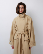 Плащ с кейпом песочный