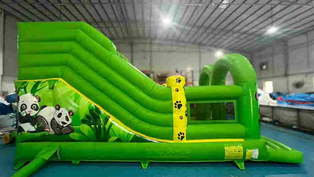 Коммерческий надувной батут «Панды в джунглях», 6×3,5×3,5 м, с горкой