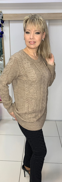 Удлиненный красивый джемпер в "косах"