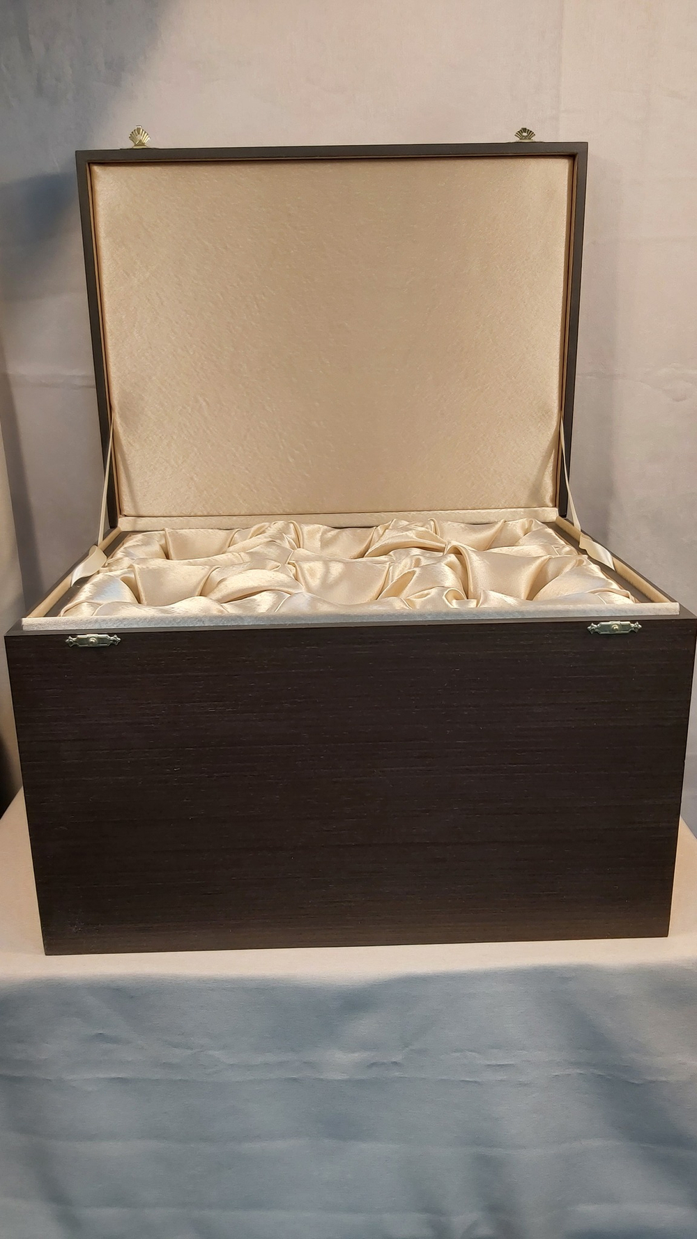 Футляр подарочный/ для хранения из шпона венге  для 12 елочных шаров