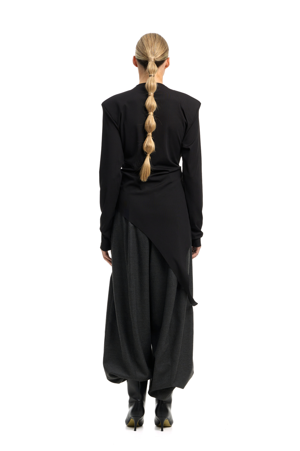 Лонгслив с бельевой деталью черный