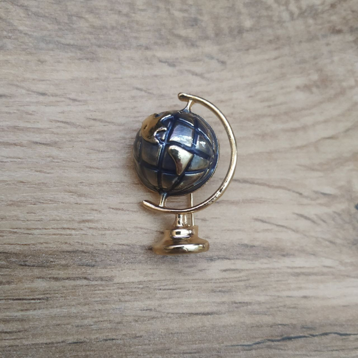 Брошь Глобус зеленый эмаль цветная металл золотистый