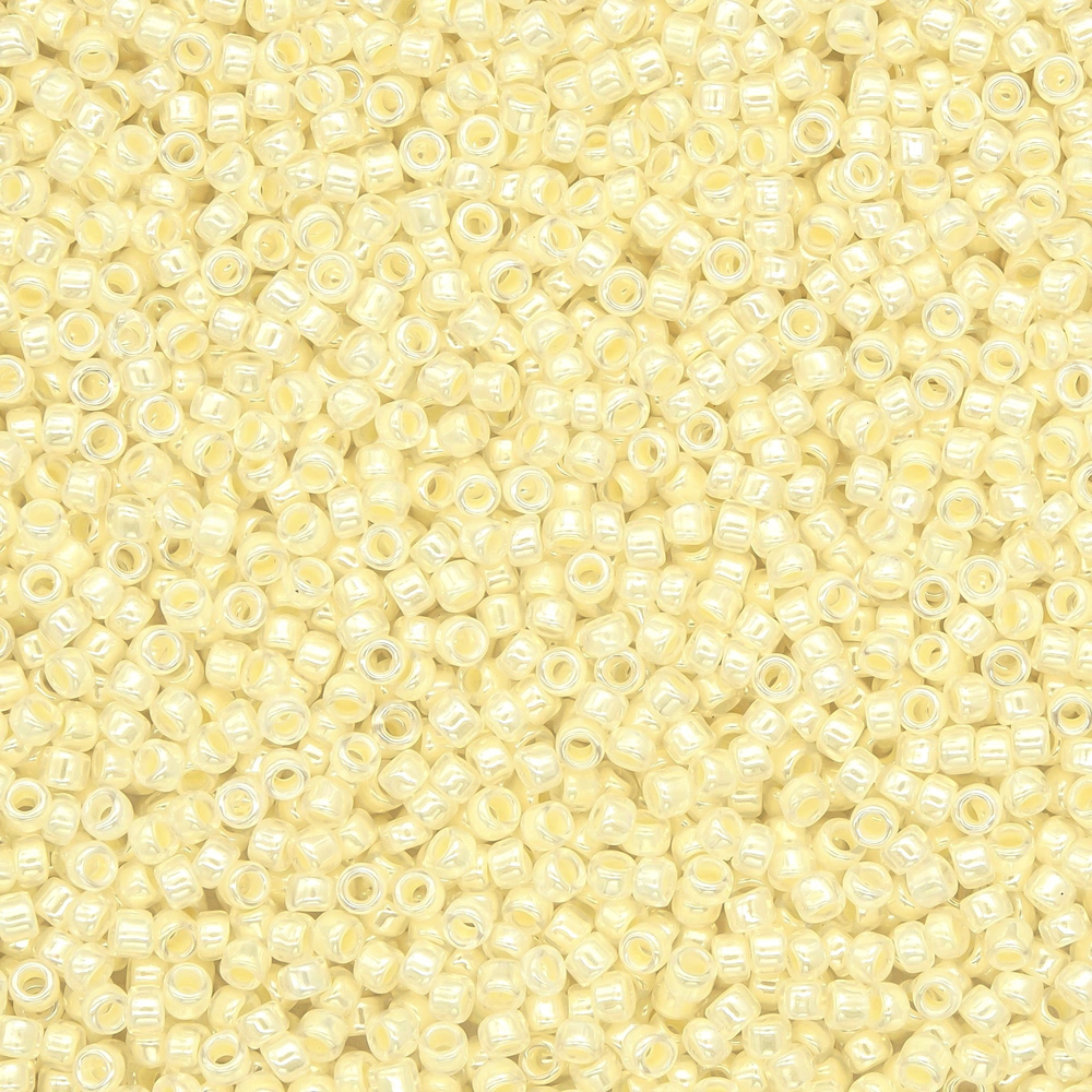 Японский бисер TOHO Round 15/0 (№142), жемчужный глянцевый