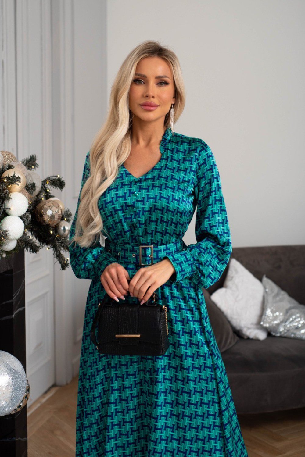 Зеленое шелковое платье