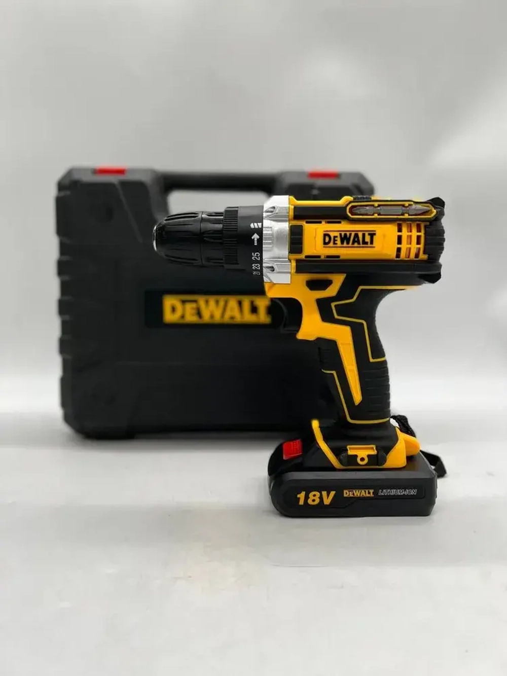 DeWalt Шуруповерт, 18 В, 50 Нм, 2 АКБ