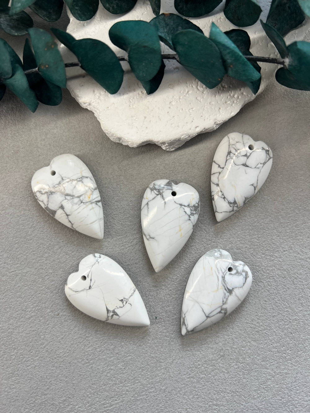 Подвеска сердце, белая бирюза 40*25 мм