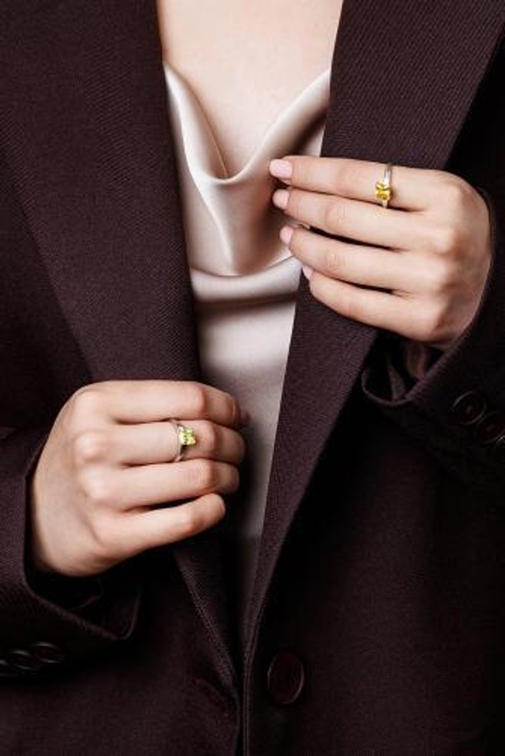 Кольцо сборное из серебра со вставками из зелёного и бесцветных фианитов