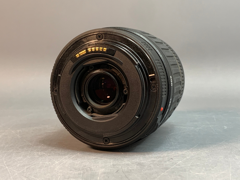 Tamron AF 18-200mm 3.5-6.3 XR Di II LD IF Macro Canon EF, внутри пылинки