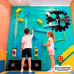 Интерактивная игровая стена «Механика потока», 2,44×0,5×2,44 м
