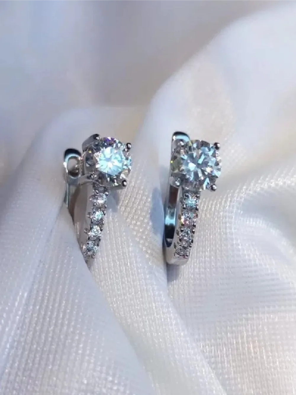 Серьги с муассанитами