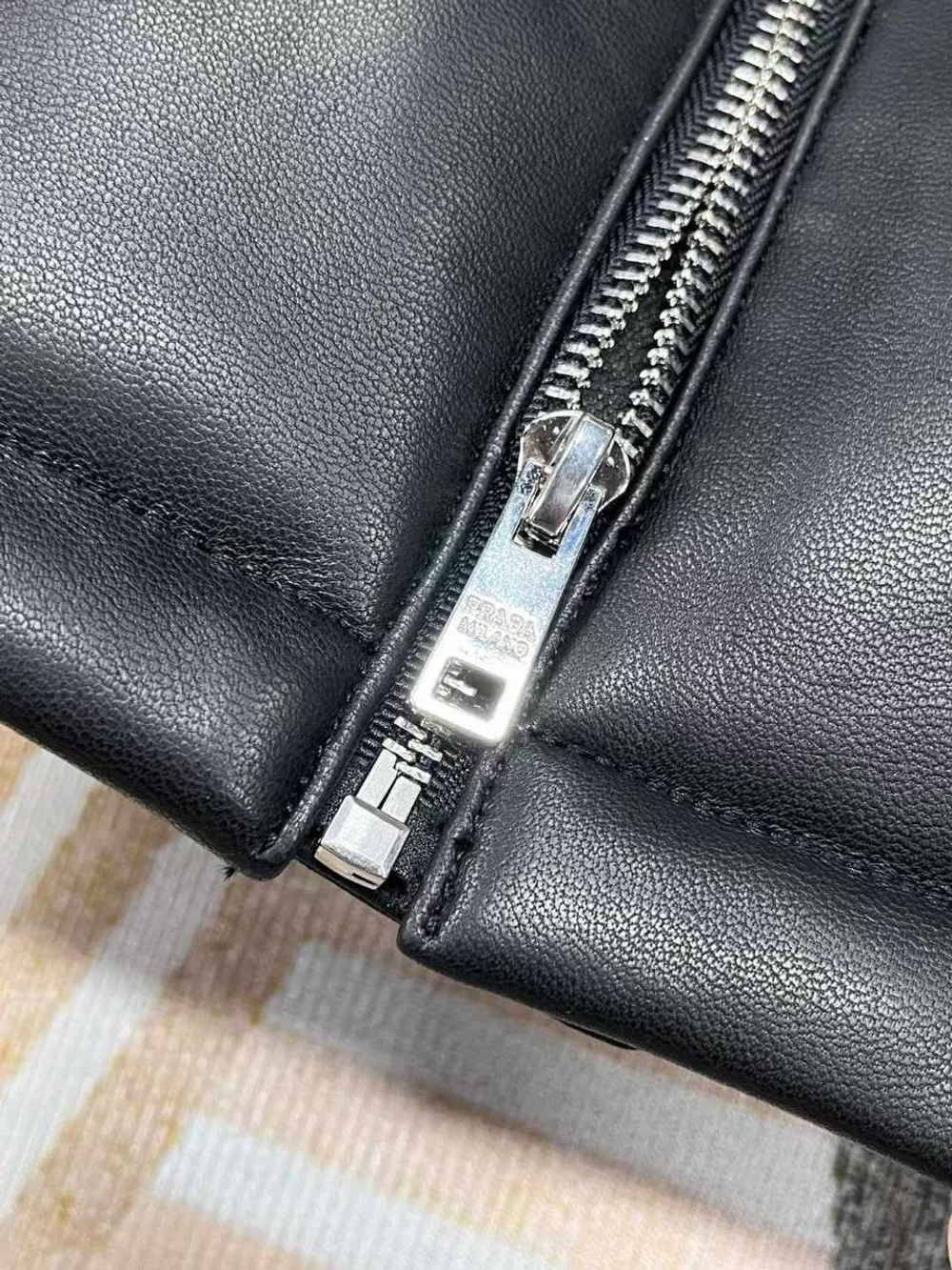Безрукавка Prada