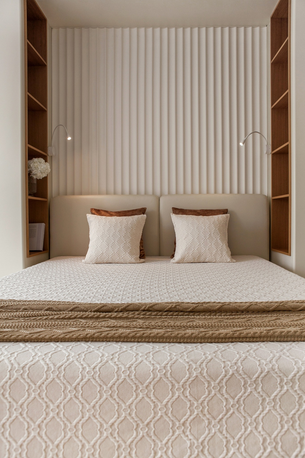 Набор покрывала и декоративных наволочек Luxberry Edinburg слоновая кость