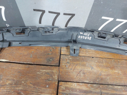 Кронштейн решетки радиатора MB C-Class (W205) 14-21 Б/У Оригинал A2058851165