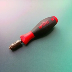 Отвертка с держателем для бит SoftFinish CentroFix 1/4" x 38 мм, с механической блокировкой WIHA 40331