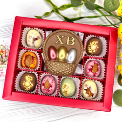 Шоколадный набор "Пасхальная корзина с яйцами": шоколадка и 8 конфет ручной работы