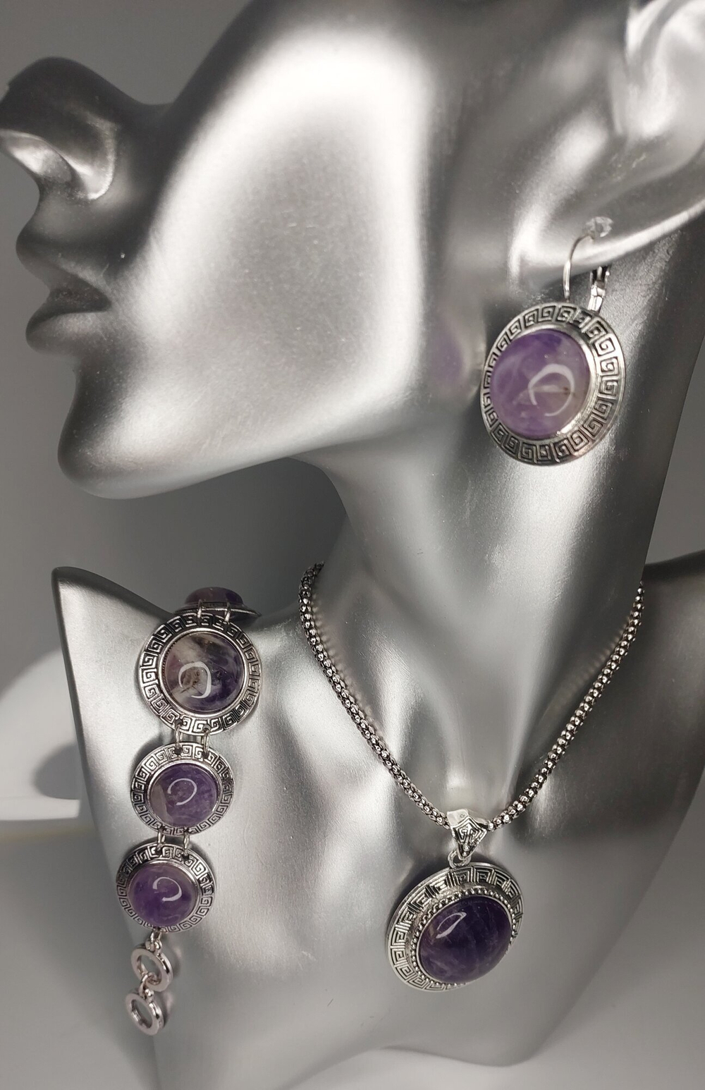 Комплект бижутерии подвеска, цепь, браслет, серьги Аметист Круг.(натуральный камень, бижутерный сплав)