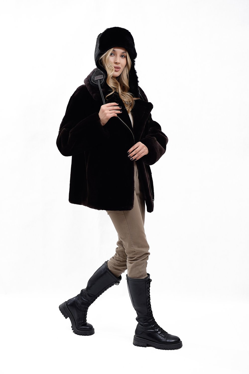 Куртка женская "Косуха" из натурального меха мутон, коричневый