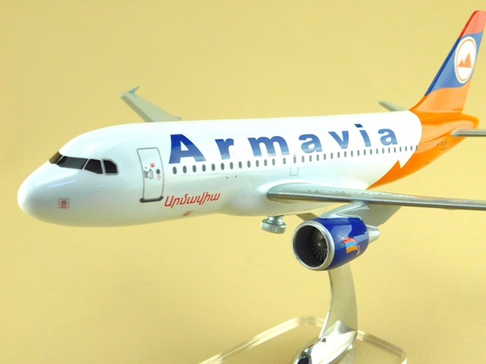 Модель самолета Airbus A319 (М1:100, Armavia)
