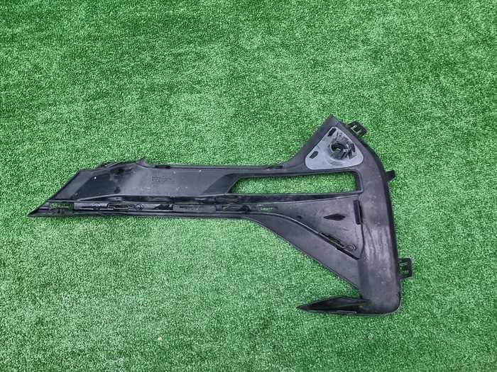 Накладка ПТФ левая BMW X1 F48 (2019-2022)