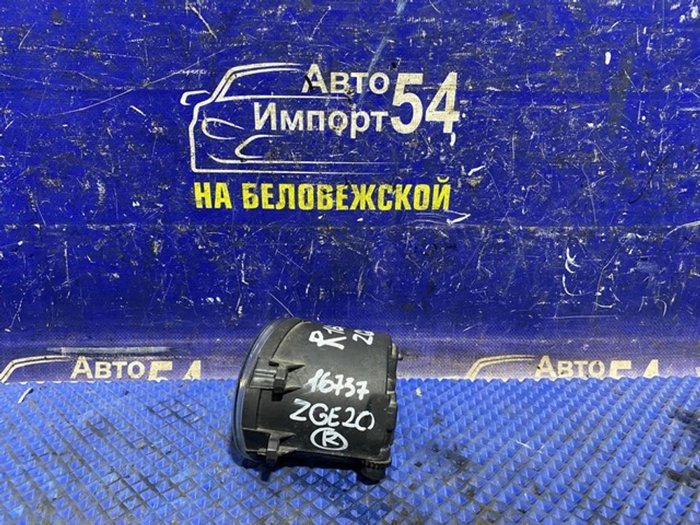 Туманка правая TOYOTA WISH 2012-2017