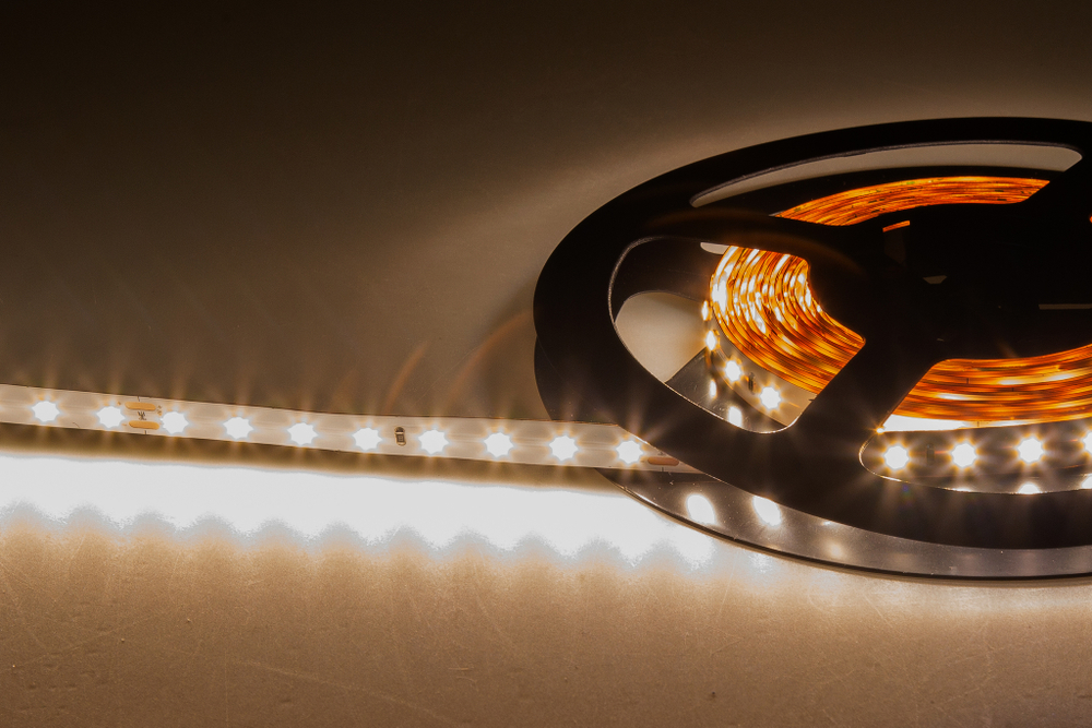 Светодиодная лента, тепло-белая,  самоклейкая,  80 д/м 3000K,  12W/m,  1842 Lm/m