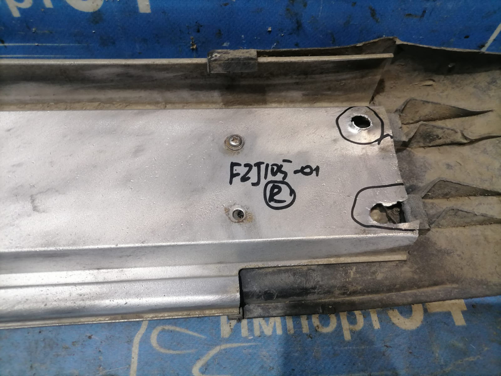 Подножка правая TOYOTA LAND CRUISER 1999