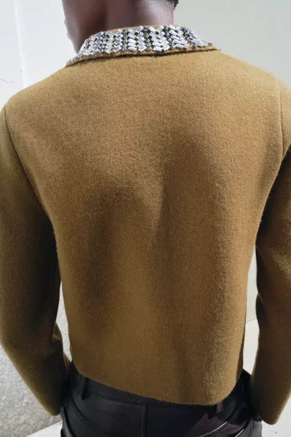 ZARA КАРДИГАН ИЗ 100% ШЕРСТИ С ДЕКОРАТИВНЫМИ ДЕТАЛЯМИ НА ЛАЦКАНАХ, ТЕМНЫЙ ХАКИ