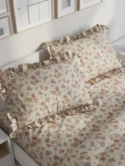 Декоративная наволочка с рюшами, оборками "Виктория" 50х70 см, 1 шт, без молнии