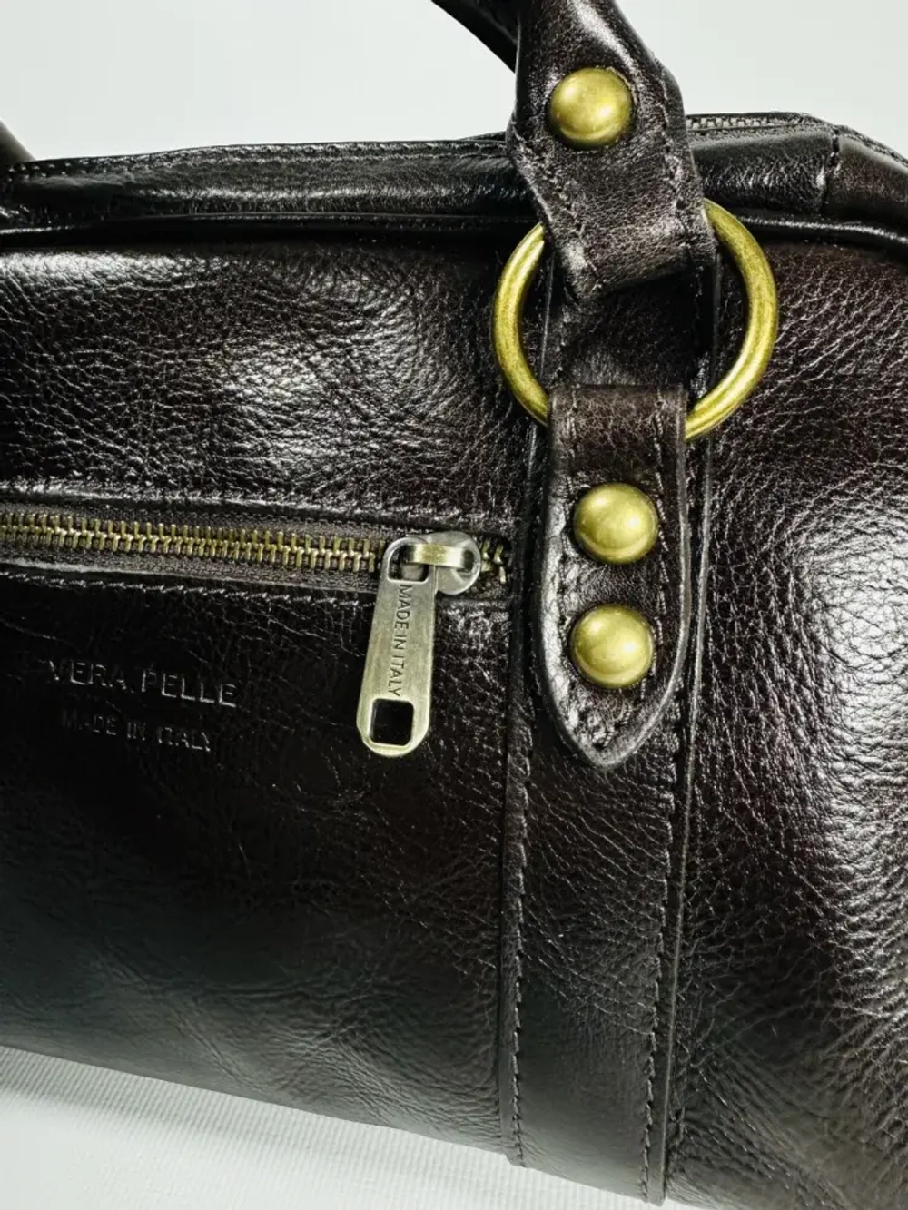 Женская сумка-саквояж из натуральной кожи vitello tamponato