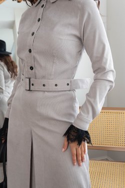 Платье бежевое из микровельвета